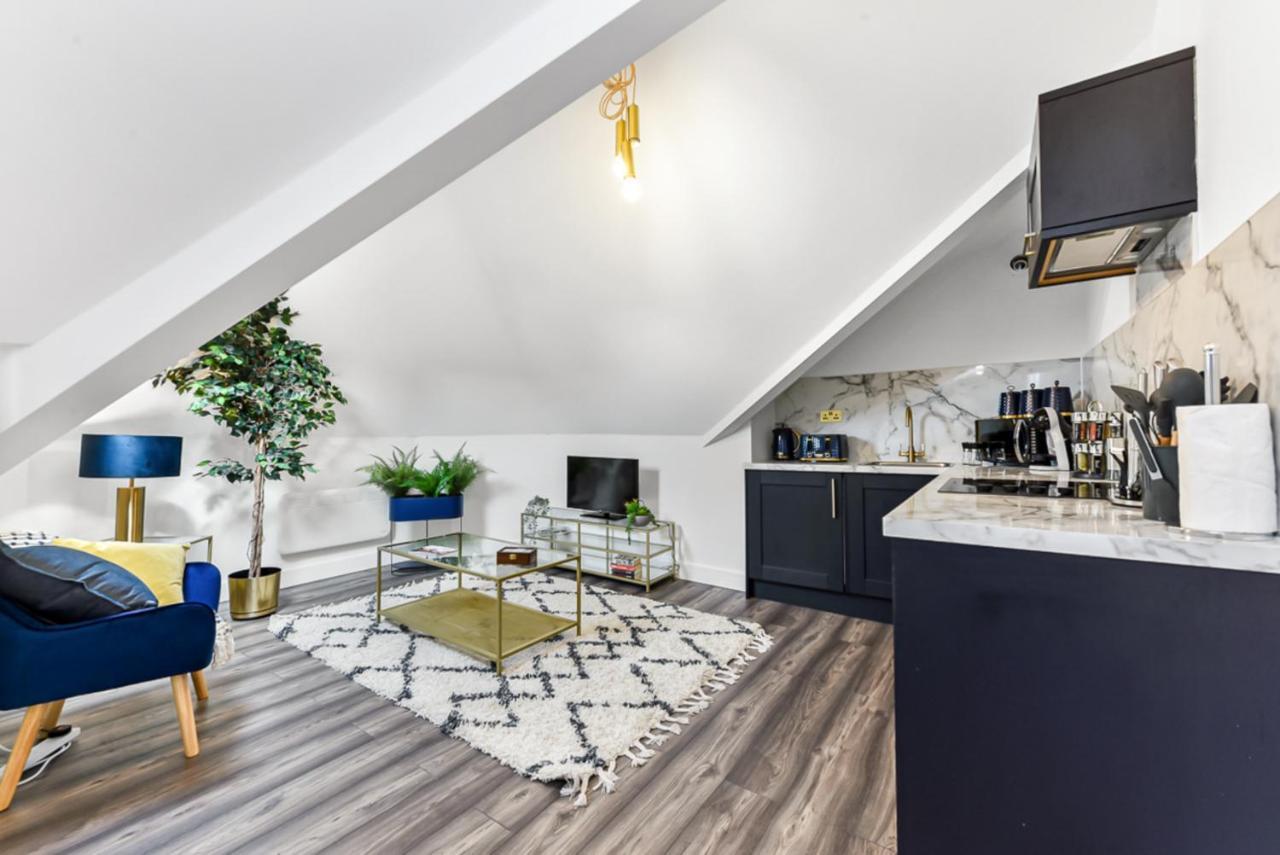 Lovely Two Bedroom With Ensuite Bathrooms * Londra