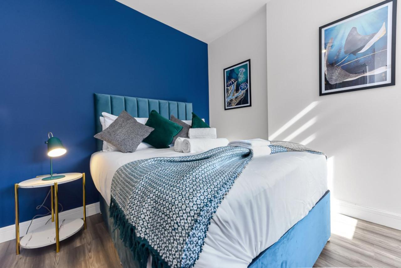 Lovely Two Bedroom With Ensuite Bathrooms Appartamento Londra